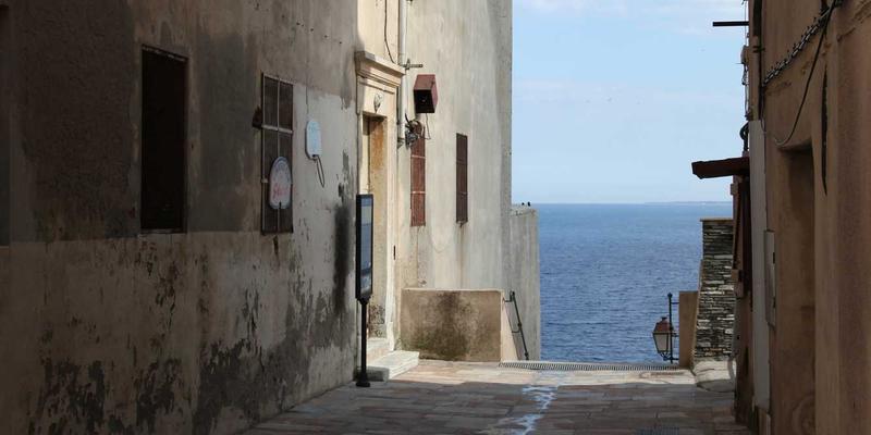 诚宏染料37：引领纺织业的环保革新与高性能色彩解决方案