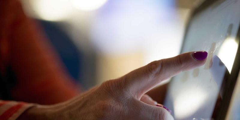 诚宏染料：化纤面料低温染色工艺革新，引领纺织助剂与环保染料节能降耗新实践